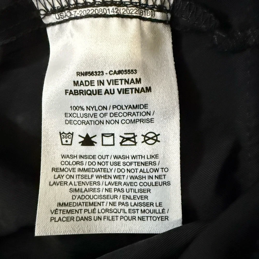 NWT Nike Sportswear Essential High Rise Cargo Shorts XS Black Woven Utility